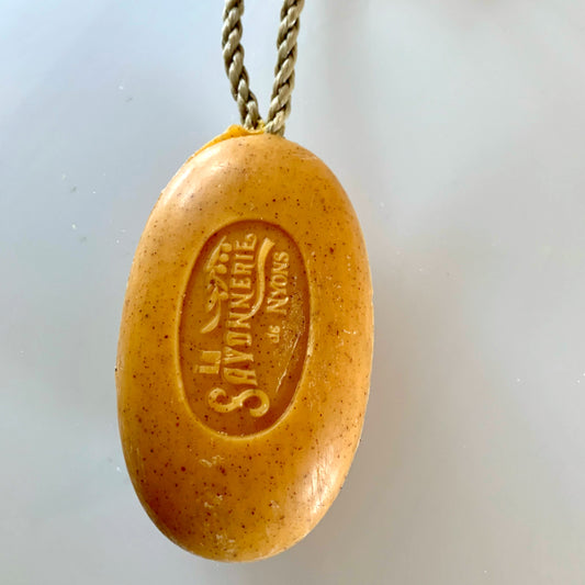 Reptvål från La Savonnerie de Nyons - Exfolierande Aprikoskärnor